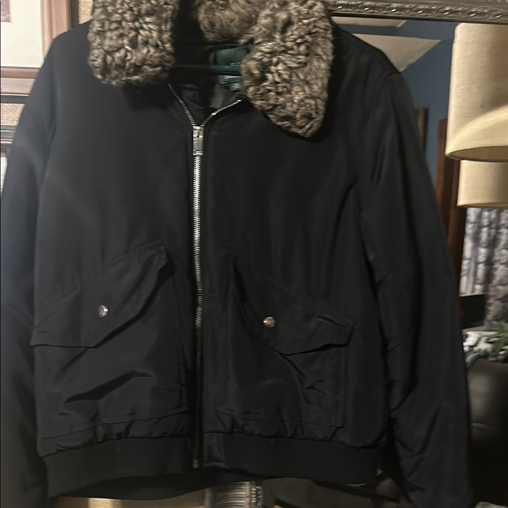 Stylish Black Jacket with Faux Fur Collar